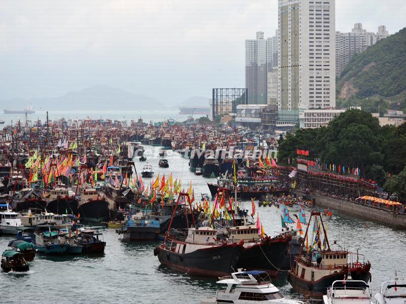 Aberdeen Floating Village in Dragon Boat Festival