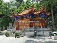 Buildings in Kunming Bamboo Temple