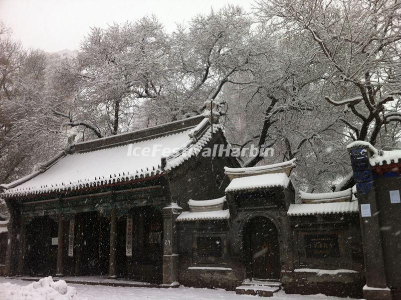Qiqihar Bukui Mosque in Snow