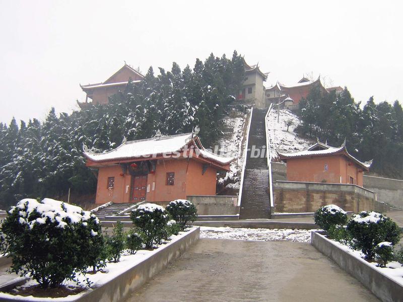 Wannian Temple at Emei Mountain