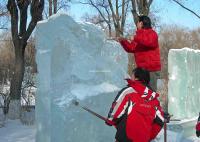 Sculptors Are Making Ice Sculptures in Harbin