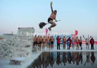 Watch Winter Swimming Performance in Harbin