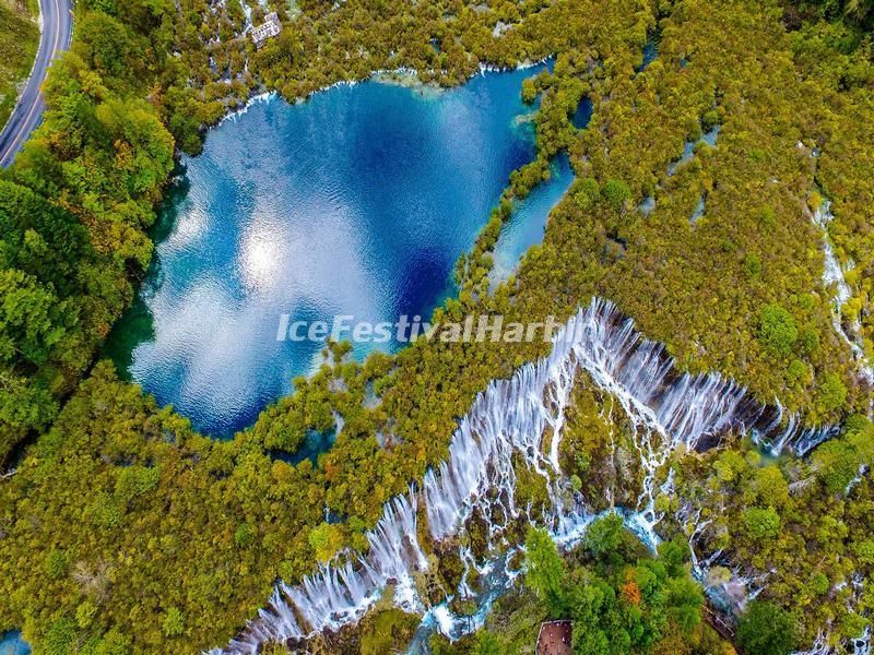 The Shuzheng Waterfalls in Jiuzhaigou 