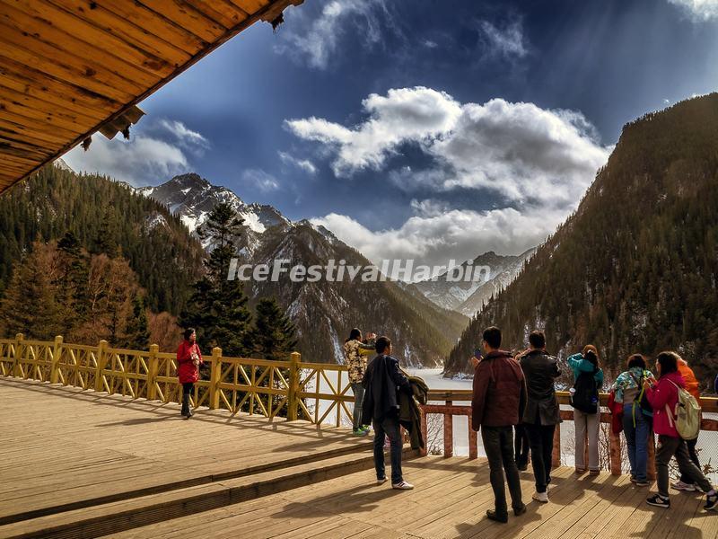 Visit Jiuzhaigou Valley