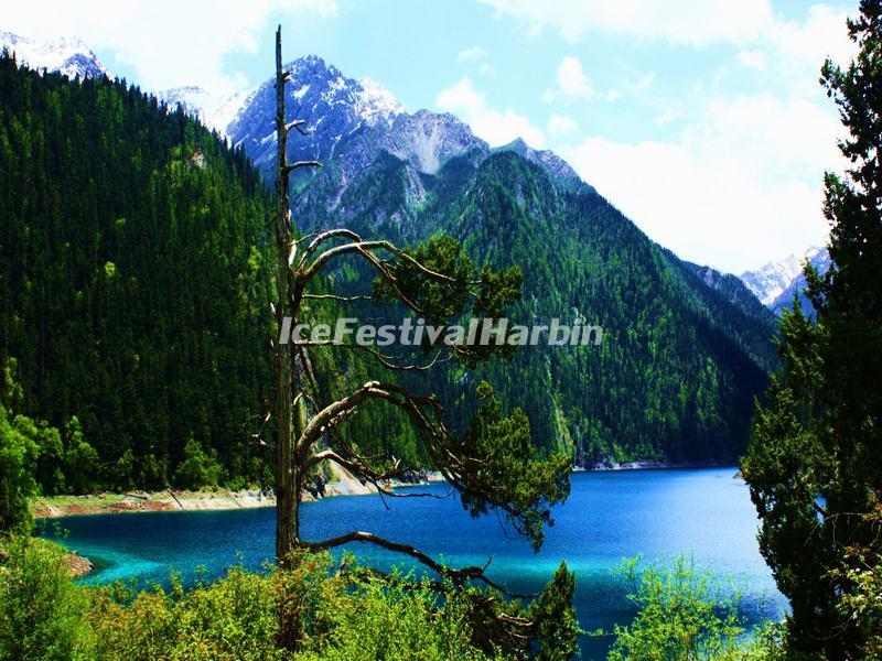 Long Lake in Jiuzhaigou 