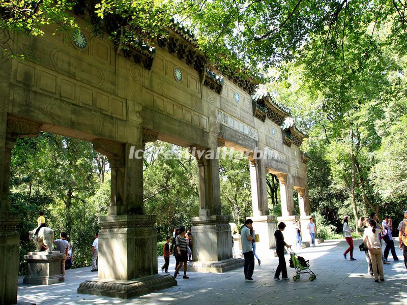 Linggu Temple