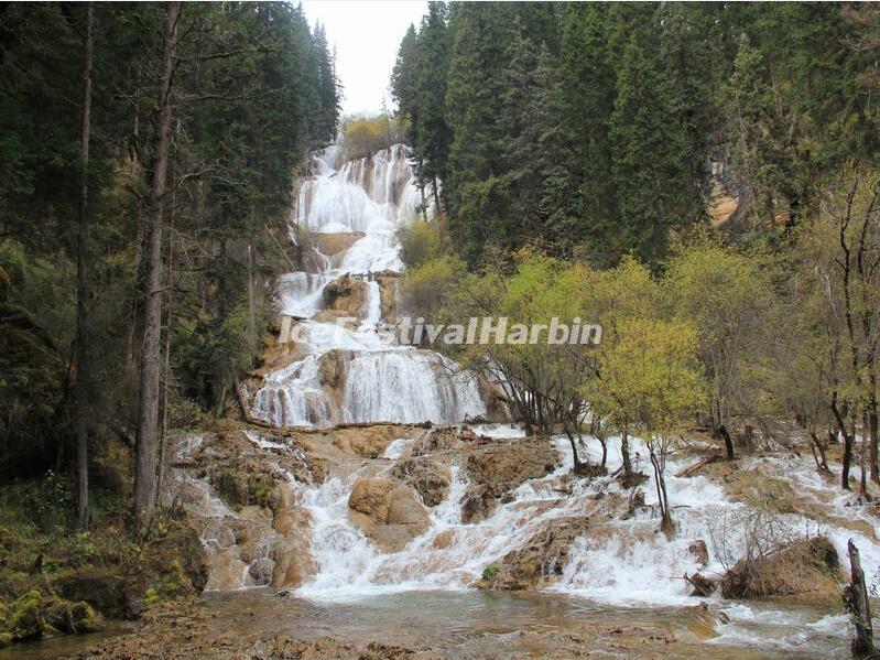 The Zhaga Waterfall in Mounigou Valley