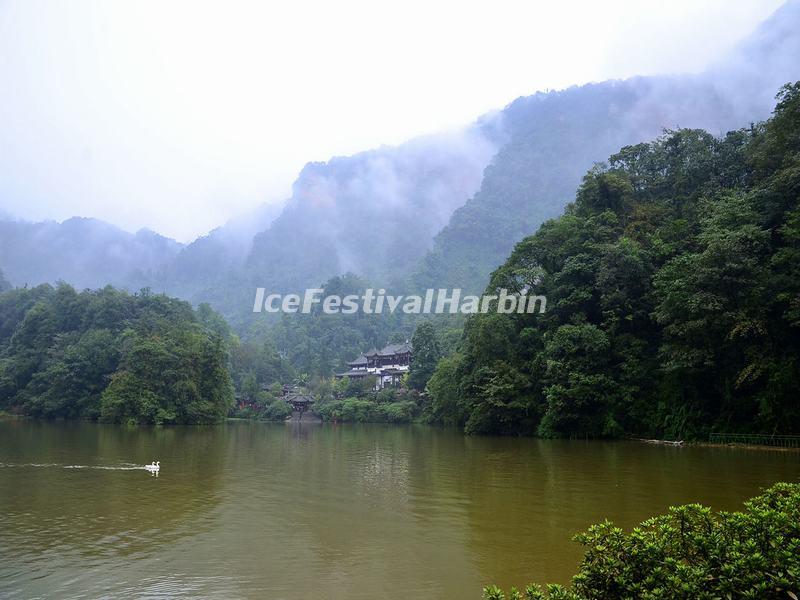 Lake in Mount Qingcheng