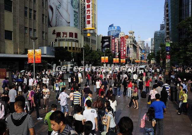 People in Shanghai Nanjing Road