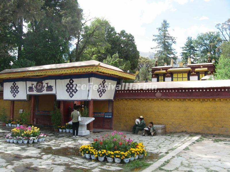 Norbulingka Park Lhasa