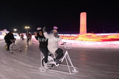Overseas Students Enjoyed Harbin Ice Festival