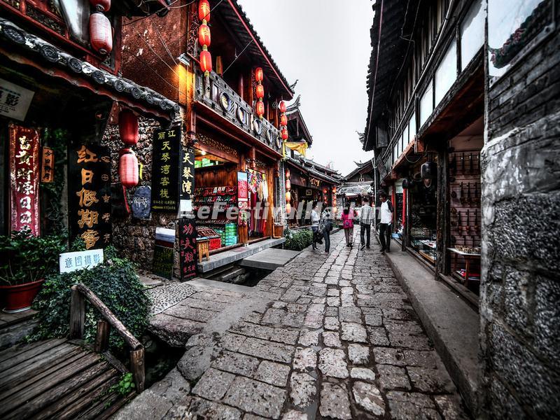 Street in Shuhe Ancient Town