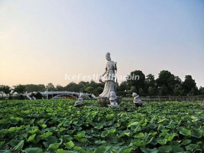 Xuanwu Lake