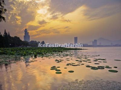 Xuanwu Lake